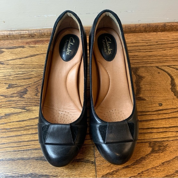 Clarks Black Leather Block Heel Pumps - Picture 2 of 5